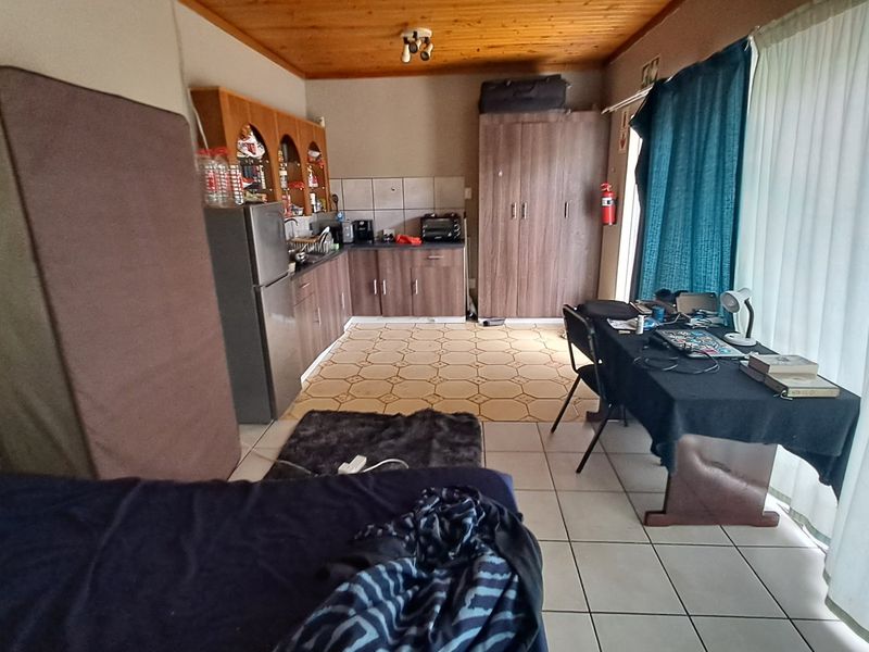 13-Bedroom Rental Investment in popular Universitas - Photo 8