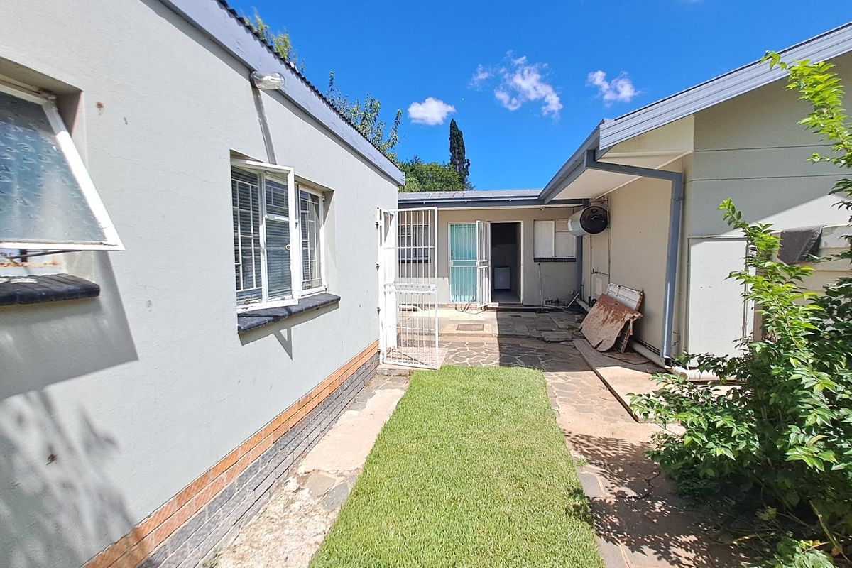 13-Bedroom Rental Investment in popular Universitas - Photo 4