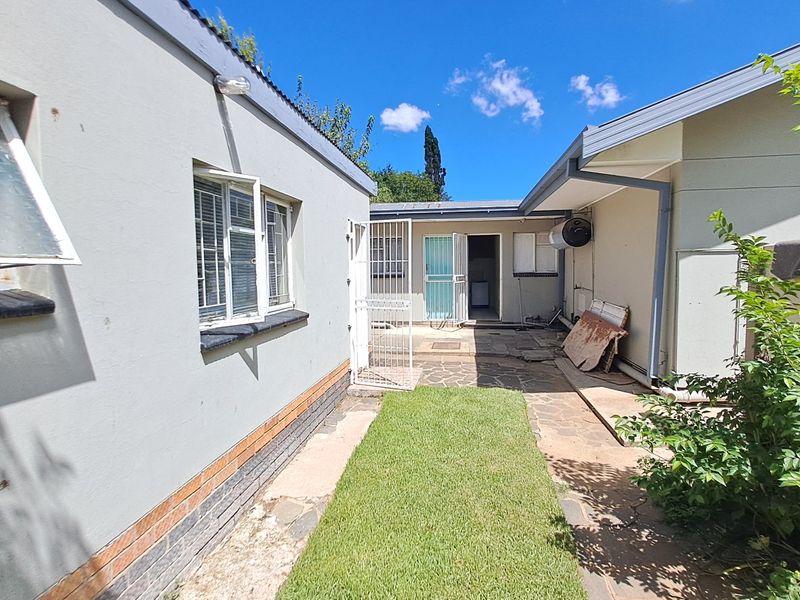 13-Bedroom Rental Investment in popular Universitas - Photo 4