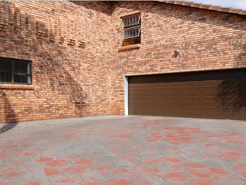 3 Bedroom House for Sale in Eldoraigne - Photo 9