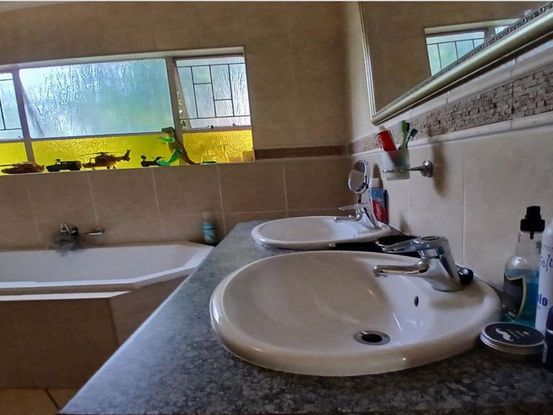 3 Bedroom House for Sale in Eldoraigne - Photo 6