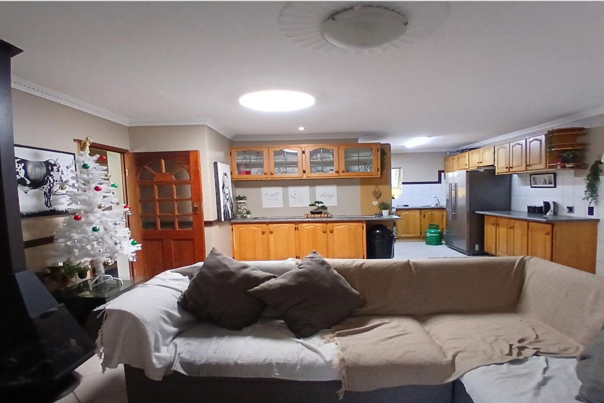 3 Bedroom House for Sale in Eldoraigne - Photo 4