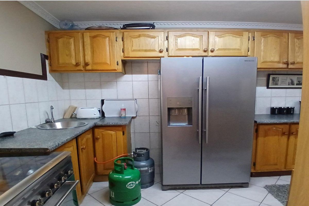 3 Bedroom House for Sale in Eldoraigne - Photo 3