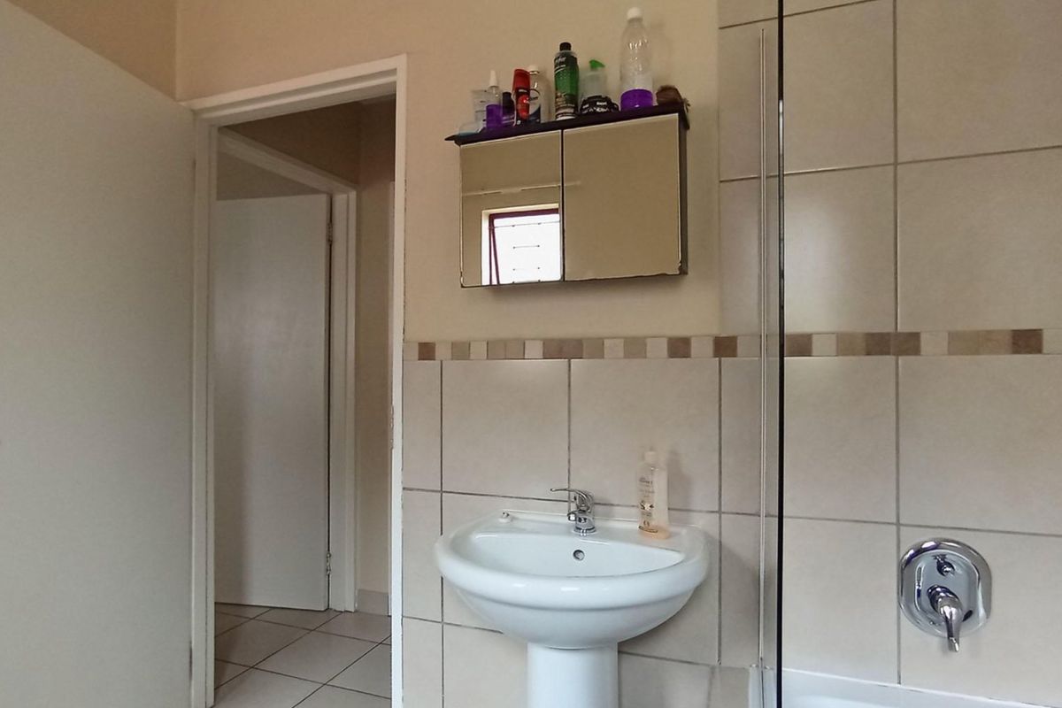 3 Bedroom Full Title House for Sale in Kosmosdal Security Estate - Photo 5