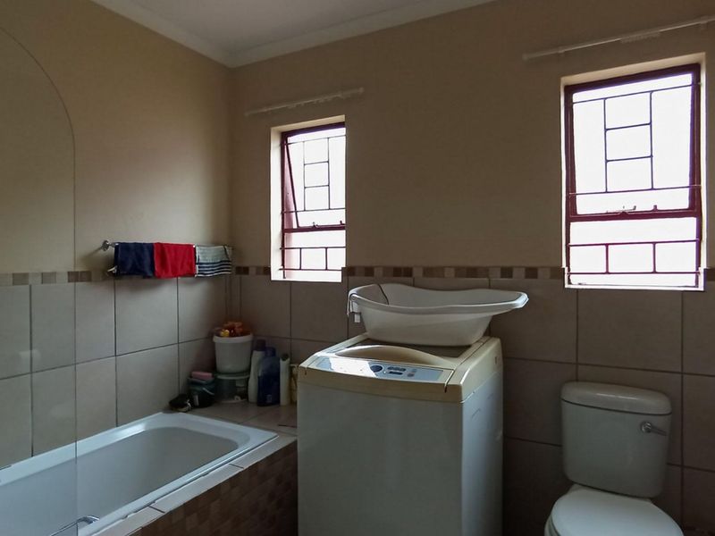 3 Bedroom Full Title House for Sale in Kosmosdal Security Estate - Photo 4