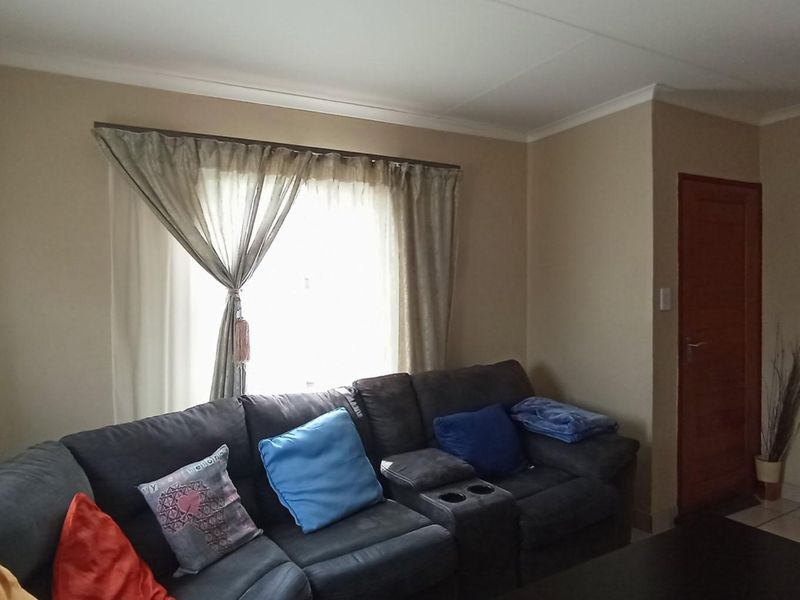 3 Bedroom Full Title House for Sale in Kosmosdal Security Estate - Photo 10