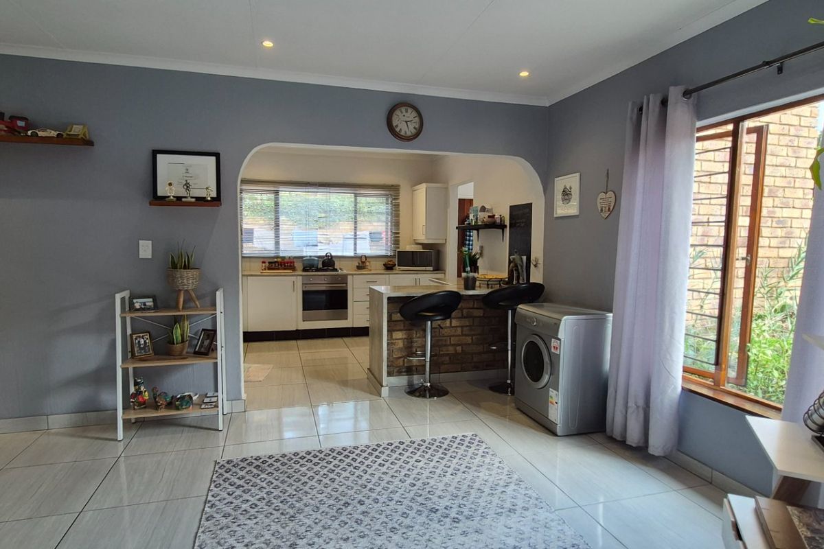 Charming 3 Bedroom Townhouse for Sale in Jukskei Park  - Photo 3
