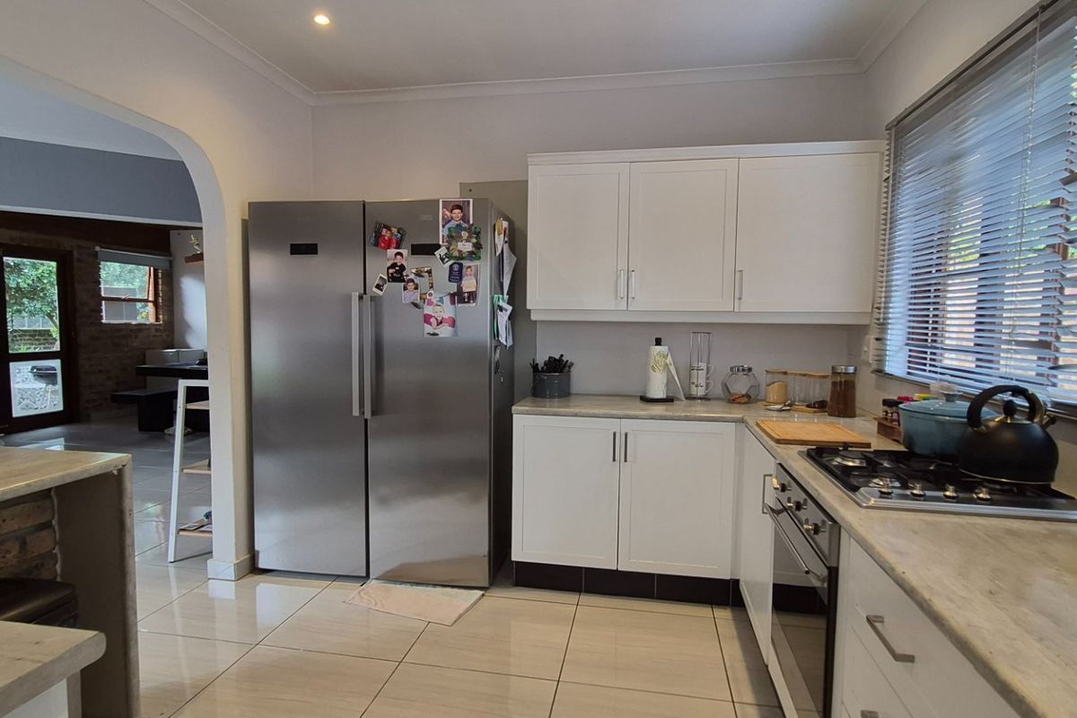 Charming 3 Bedroom Townhouse for Sale in Jukskei Park  - Photo 4
