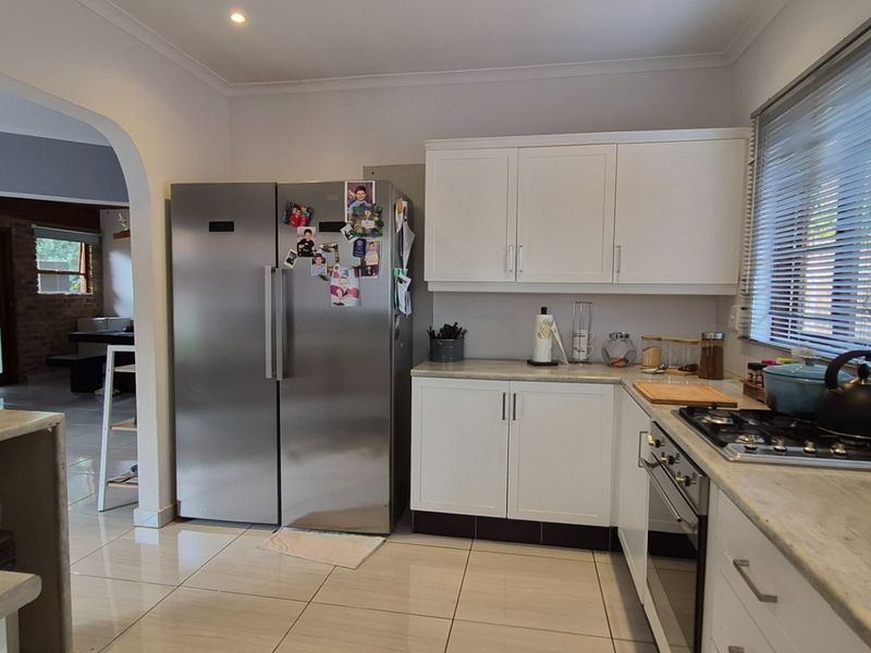 Charming 3 Bedroom Townhouse for Sale in Jukskei Park  - Photo 4
