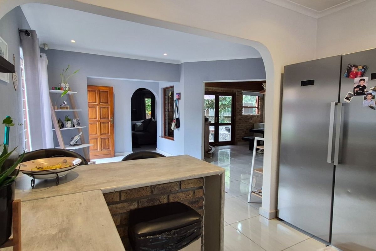 Charming 3 Bedroom Townhouse for Sale in Jukskei Park  - Photo 5