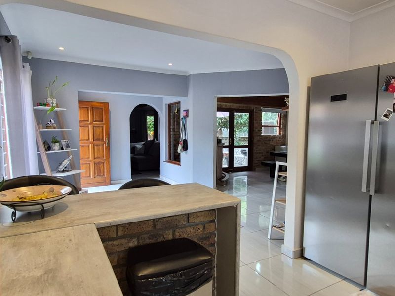 Charming 3 Bedroom Townhouse for Sale in Jukskei Park  - Photo 5
