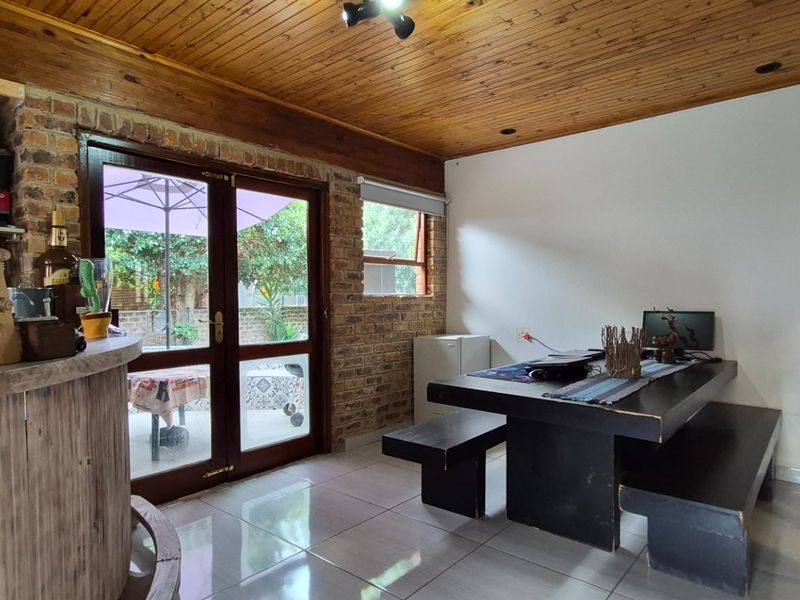 Charming 3 Bedroom Townhouse for Sale in Jukskei Park  - Photo 9