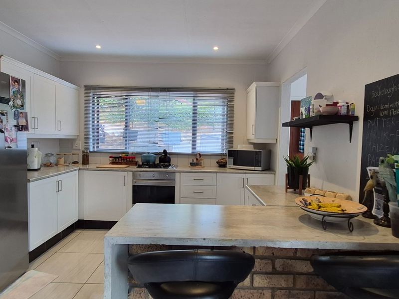 Charming 3 Bedroom Townhouse for Sale in Jukskei Park  - Photo 7