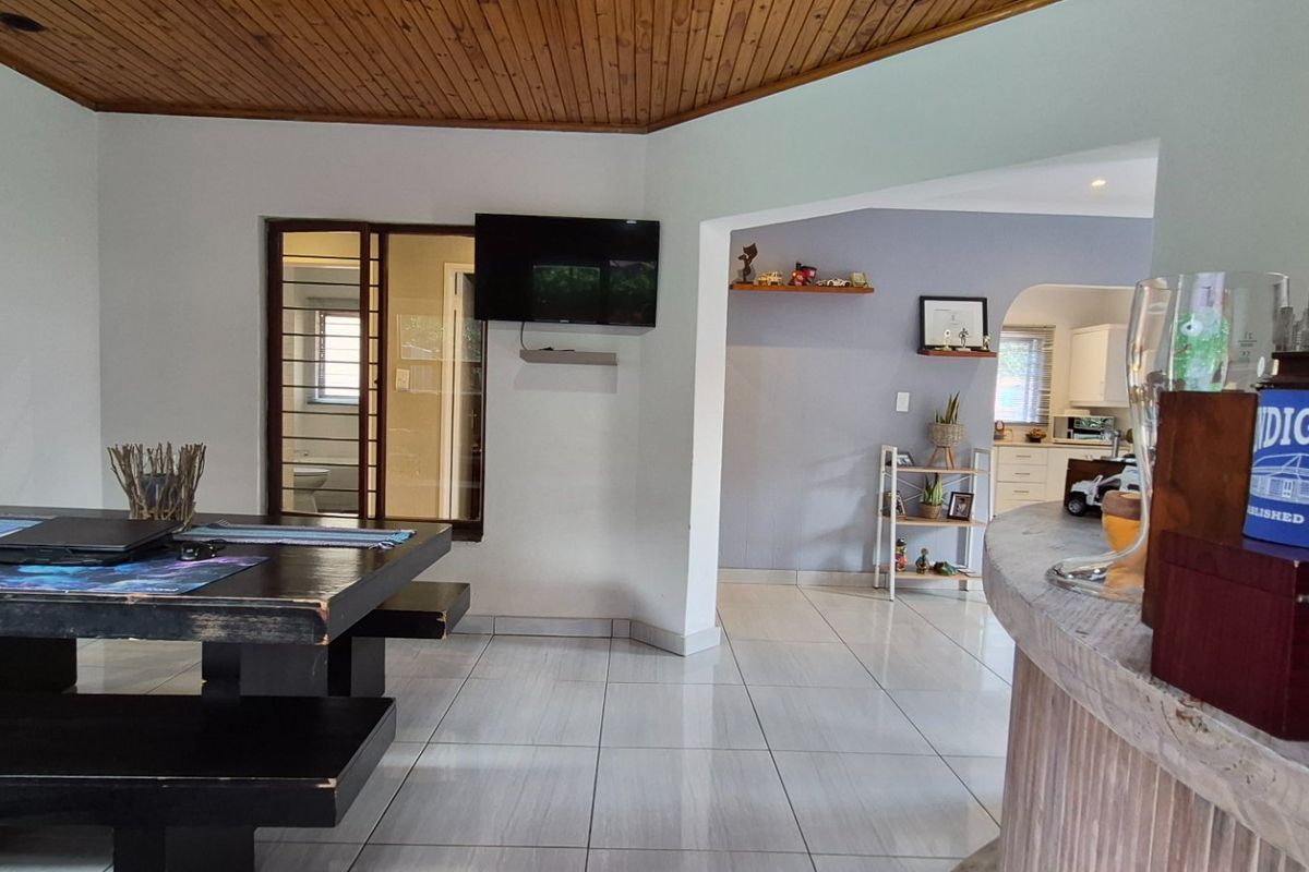 Charming 3 Bedroom Townhouse for Sale in Jukskei Park  - Photo 2