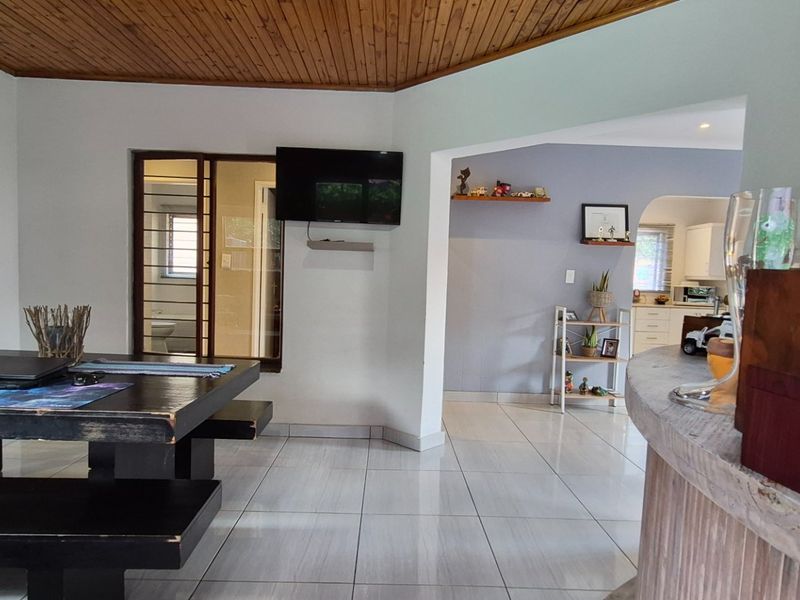 Charming 3 Bedroom Townhouse for Sale in Jukskei Park  - Photo 2