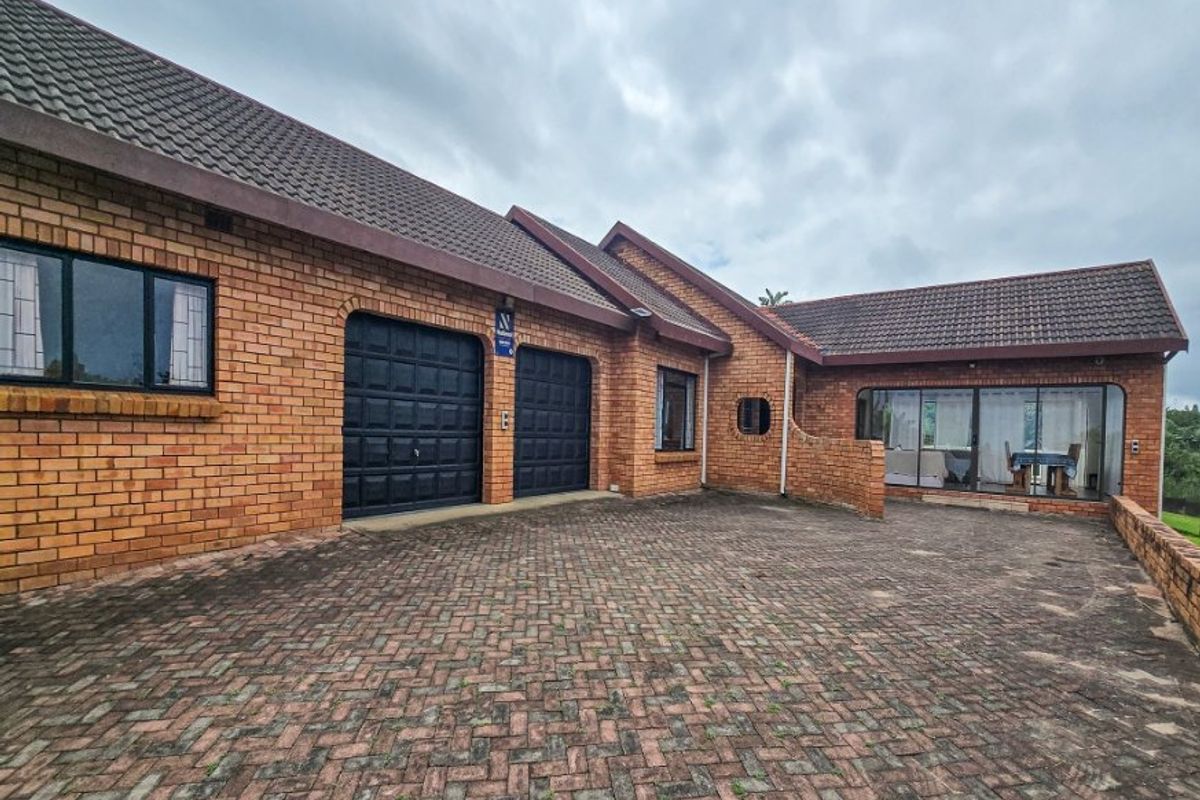 4-Bedroom Beachfront Prime Holiday - Rental Appeal !! - Photo 5