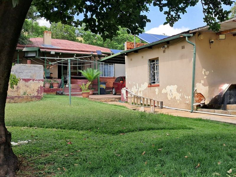 Spacious 2 Bedroom House with Flatlet - Photo 3