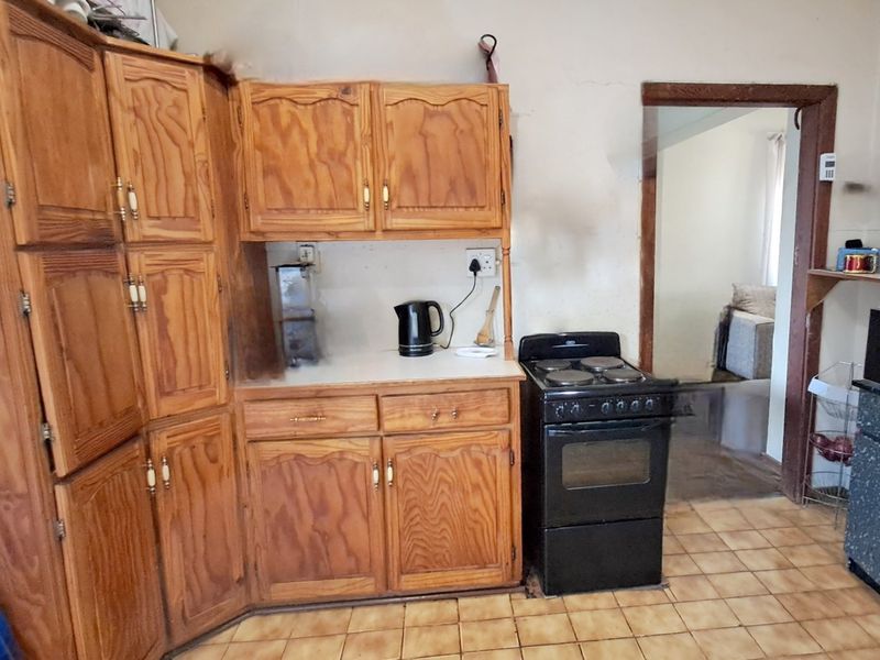 Spacious 2 Bedroom House with Flatlet - Photo 9