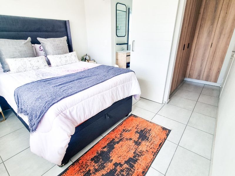 3 bedroom Apartment - Photo 2