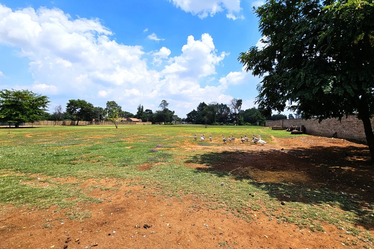 Exceptional 1.2 Hectare Plot in Unitas Park. - Photo 3