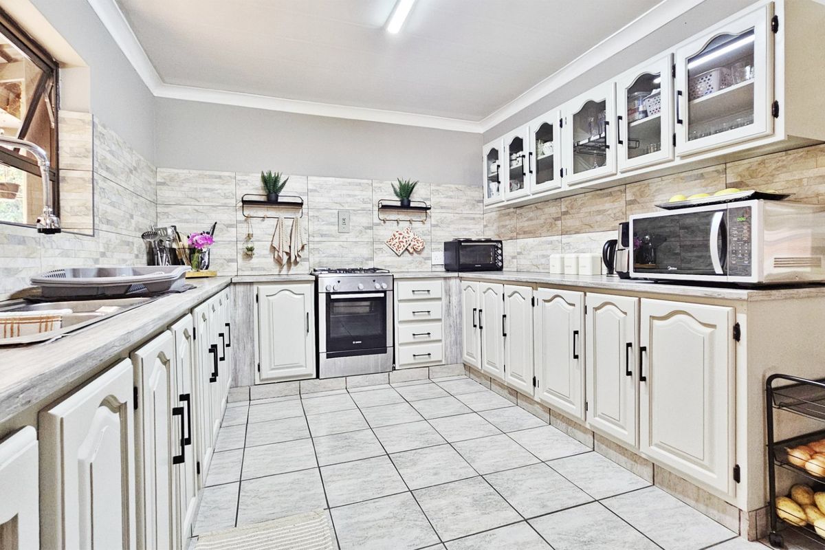 Exceptional 1.2 Hectare Plot in Unitas Park. - Photo 2