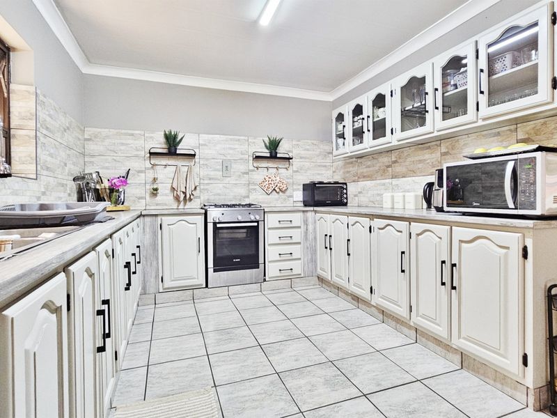 Exceptional 1.2 Hectare Plot in Unitas Park. - Photo 2