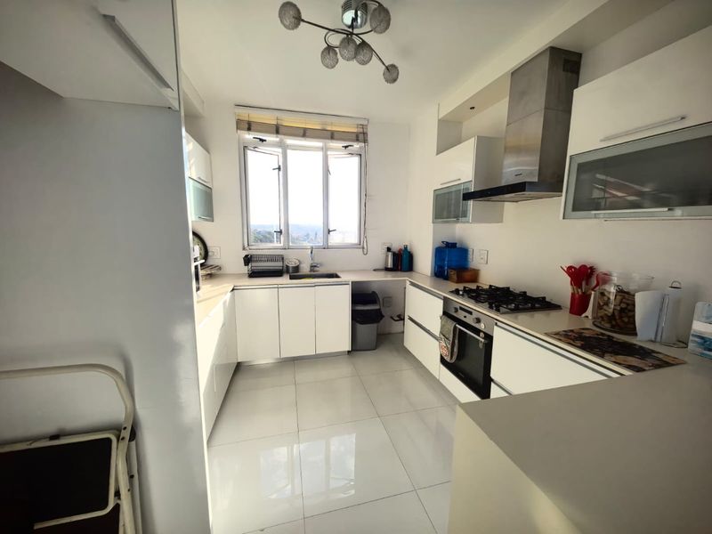 3 Bedrooms, 2 Bathrooms Apartment For Sale In Morningside, Durban - Photo 3