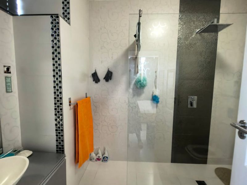 3 Bedrooms, 2 Bathrooms Apartment For Sale In Morningside, Durban - Photo 10