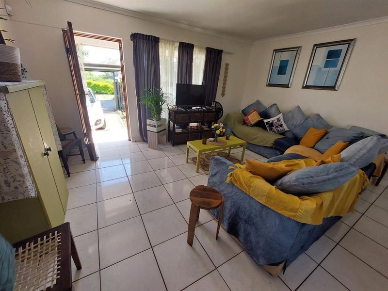 3 BEDROOM 3 BATHROOM FUNCTIONAL COMPLEX LIVING - Photo 2