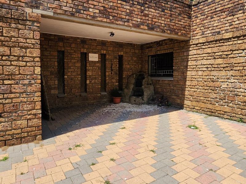 Modern 4-Bedroom Family Home Designed for Comfortable Living Standerton Central - Photo 3