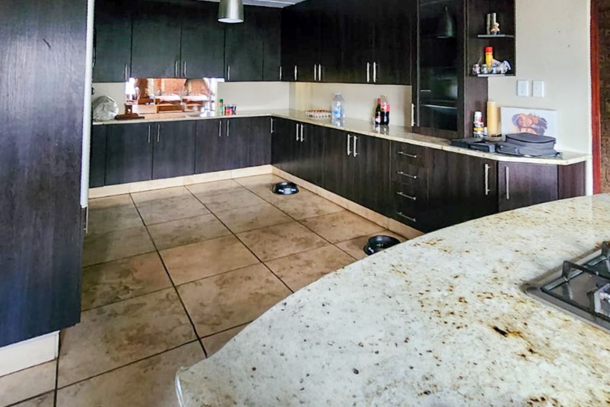 Modern 4-Bedroom Family Home Designed for Comfortable Living Standerton Central - Photo 2