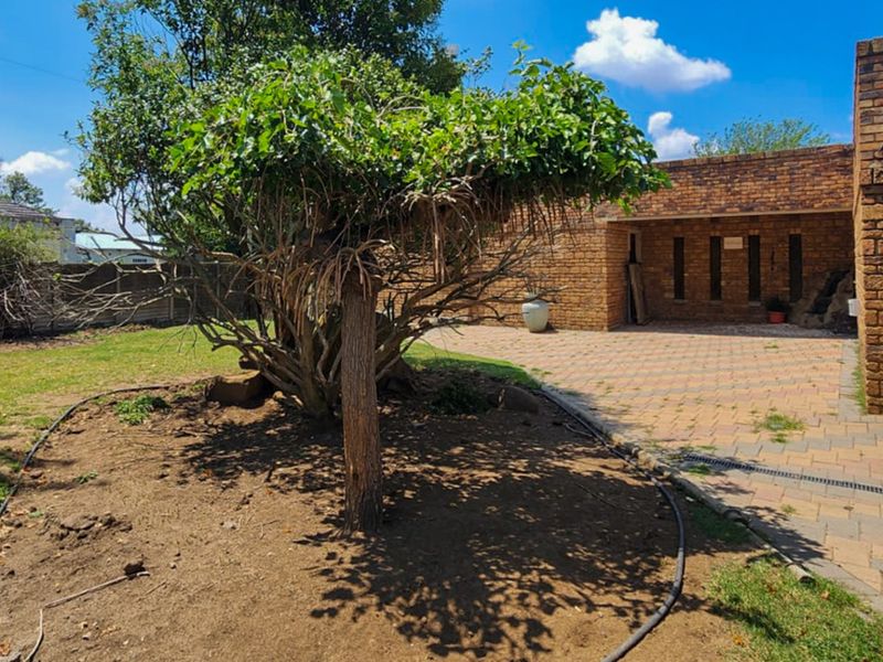 Modern 4-Bedroom Family Home Designed for Comfortable Living Standerton Central - Photo 4