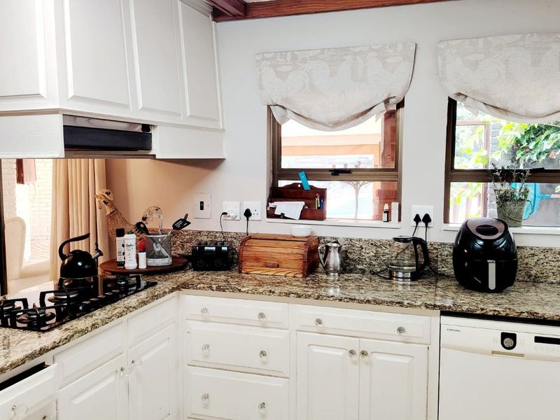 5 bedroom house in blue bend beacon bay - Photo 8