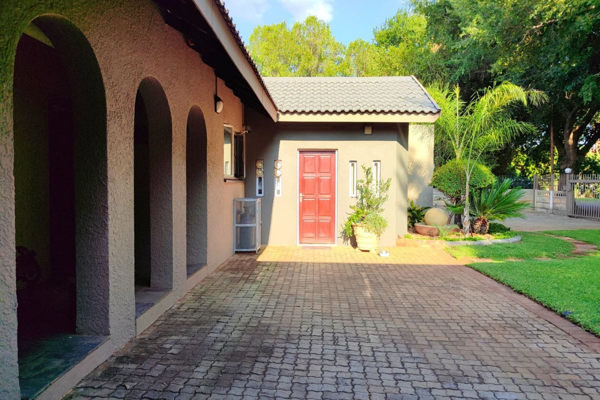 Stylish, Solar-Powered Family Home in Prime Stilfontein Ext. 4 - Photo 3