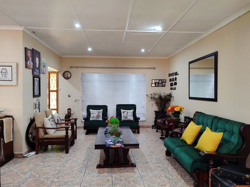 Stylish, Solar-Powered Family Home in Prime Stilfontein Ext. 4 - Photo 10