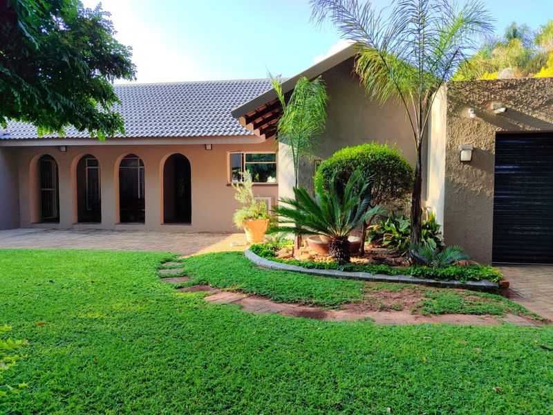 Stylish, Family Home in Prime Stilfontein Ext. 4 - Photo 2
