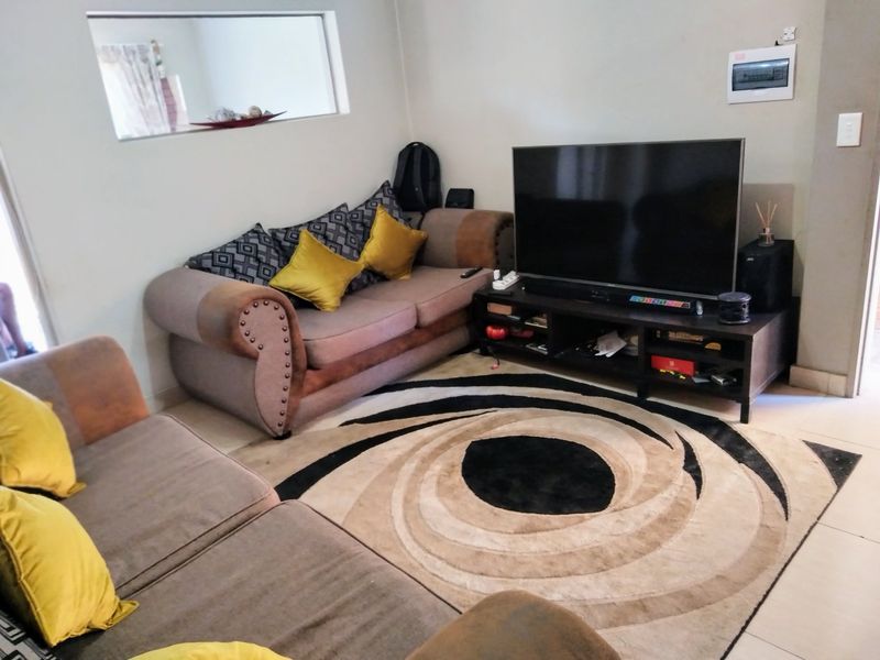 3 Bedroom Home in Grand West, Andeon - Photo 9