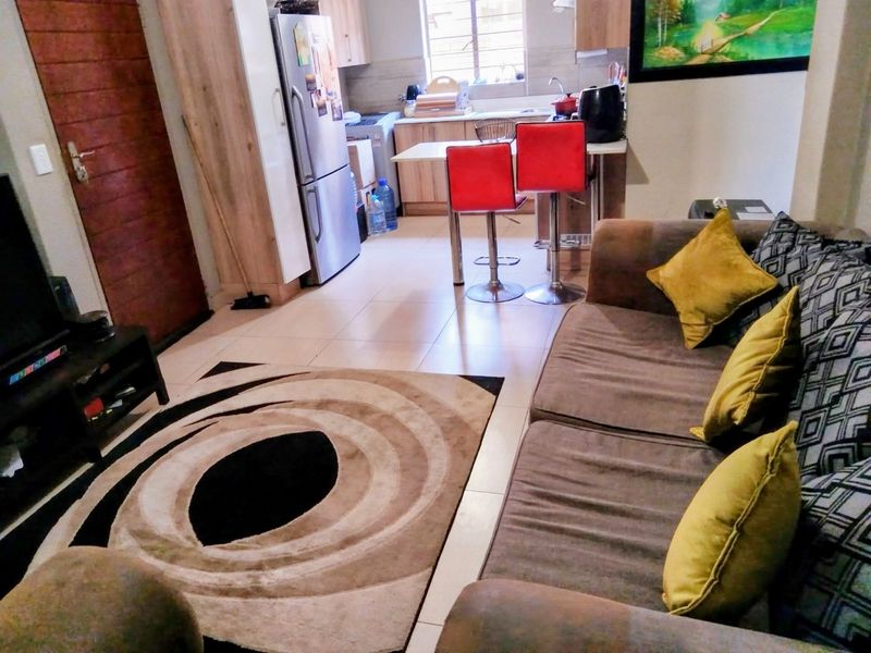 3 Bedroom Home in Grand West, Andeon - Photo 8