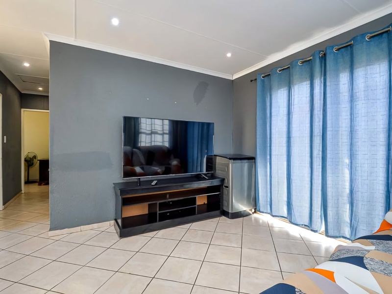 3 Bedroom Home In Westview Estate - Photo 7