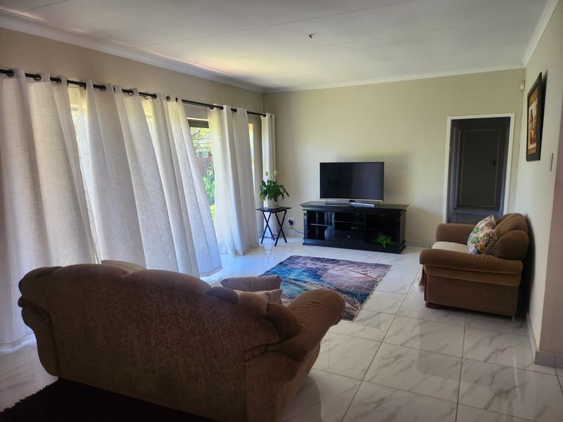 Stunning 3-Bedroom Home with Flat, Pool, Lapa, and More! - Photo 10