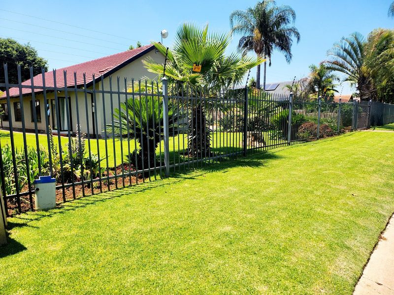 Stunning 3-Bedroom Home with Flat, Pool, Lapa, and More! - Photo 9