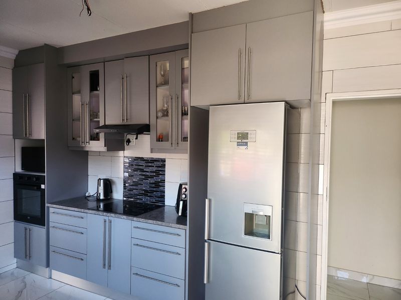 Stunning 3-Bedroom Home with Flat, Pool, Lapa, and More! - Photo 8