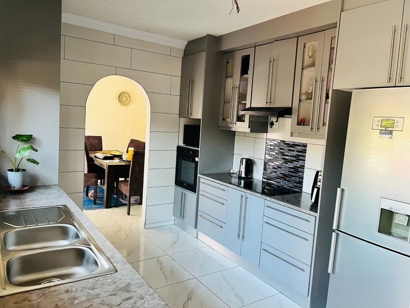 Stunning 3-Bedroom Home with Flat, Pool, Lapa, and More! - Photo 6