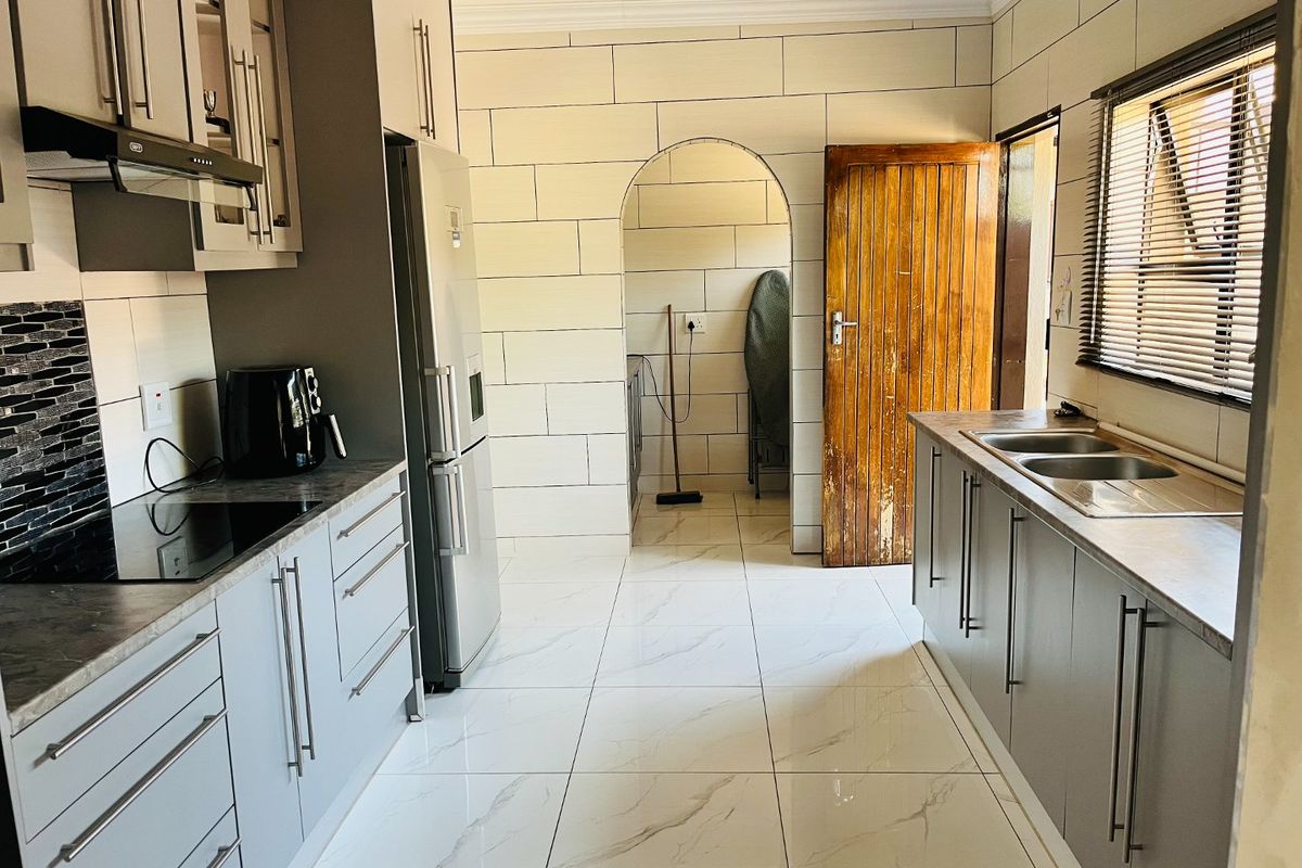 Stunning 3-Bedroom Home with Flat, Pool, Lapa, and More! - Photo 5