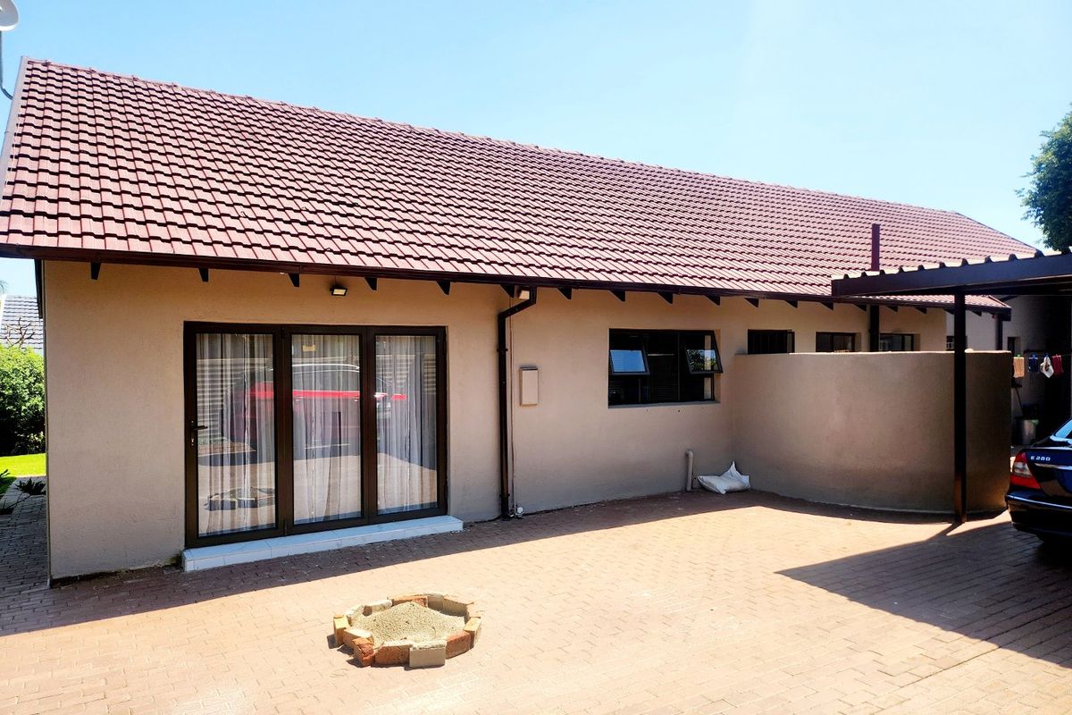 Stunning 3-Bedroom Home with Flat, Pool, Lapa, and More! - Photo 3