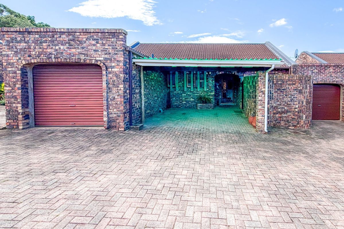 Low Levy, Captivating 2-Bedroom Simplex in Small-Dog Friendly, Complex in Gonubie (By the Sea) - Photo 3