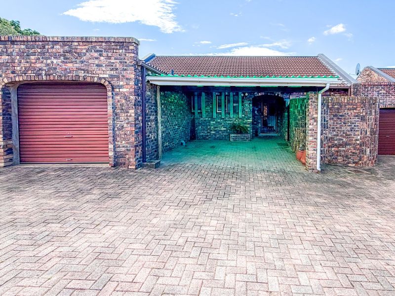 Low Levy, Captivating 2-Bedroom Simplex in Small-Dog Friendly, Complex in Gonubie (By the Sea) - Photo 3