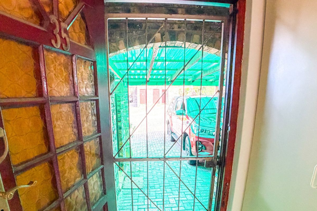 Low Levy, Captivating 2-Bedroom Simplex in Small-Dog Friendly, Complex in Gonubie (By the Sea) - Photo 5