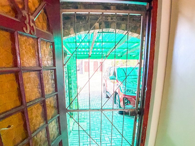 Low Levy, Captivating 2-Bedroom Simplex in Small-Dog Friendly, Complex in Gonubie (By the Sea) - Photo 5