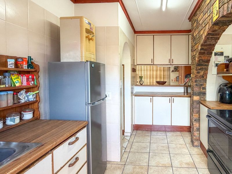 Low Levy, Captivating 2-Bedroom Simplex in Small-Dog Friendly, Complex in Gonubie (By the Sea) - Photo 10